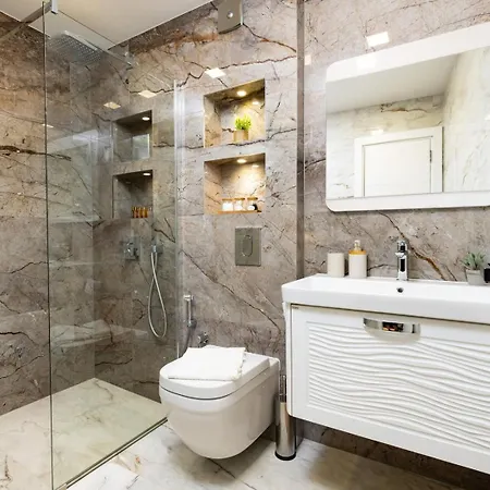 Desi's | Large 3br Next To Old Town & Kapana Appartement