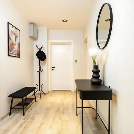 Desi's | Large 3br Next To Old Town & Kapana *